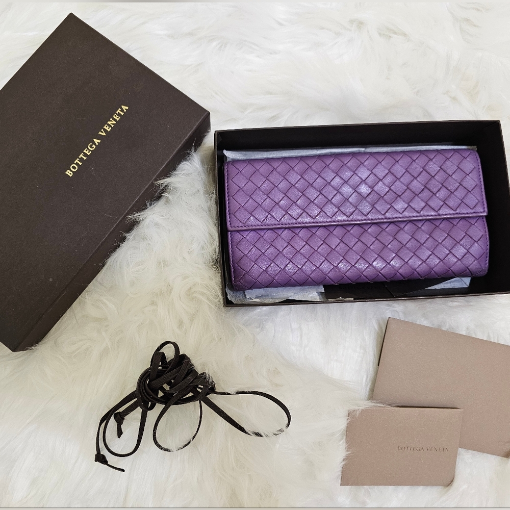 💕🎶🎉HOST PICK🎉🎶💕Authentic Bottega Veneta Intrecciato long wallet
